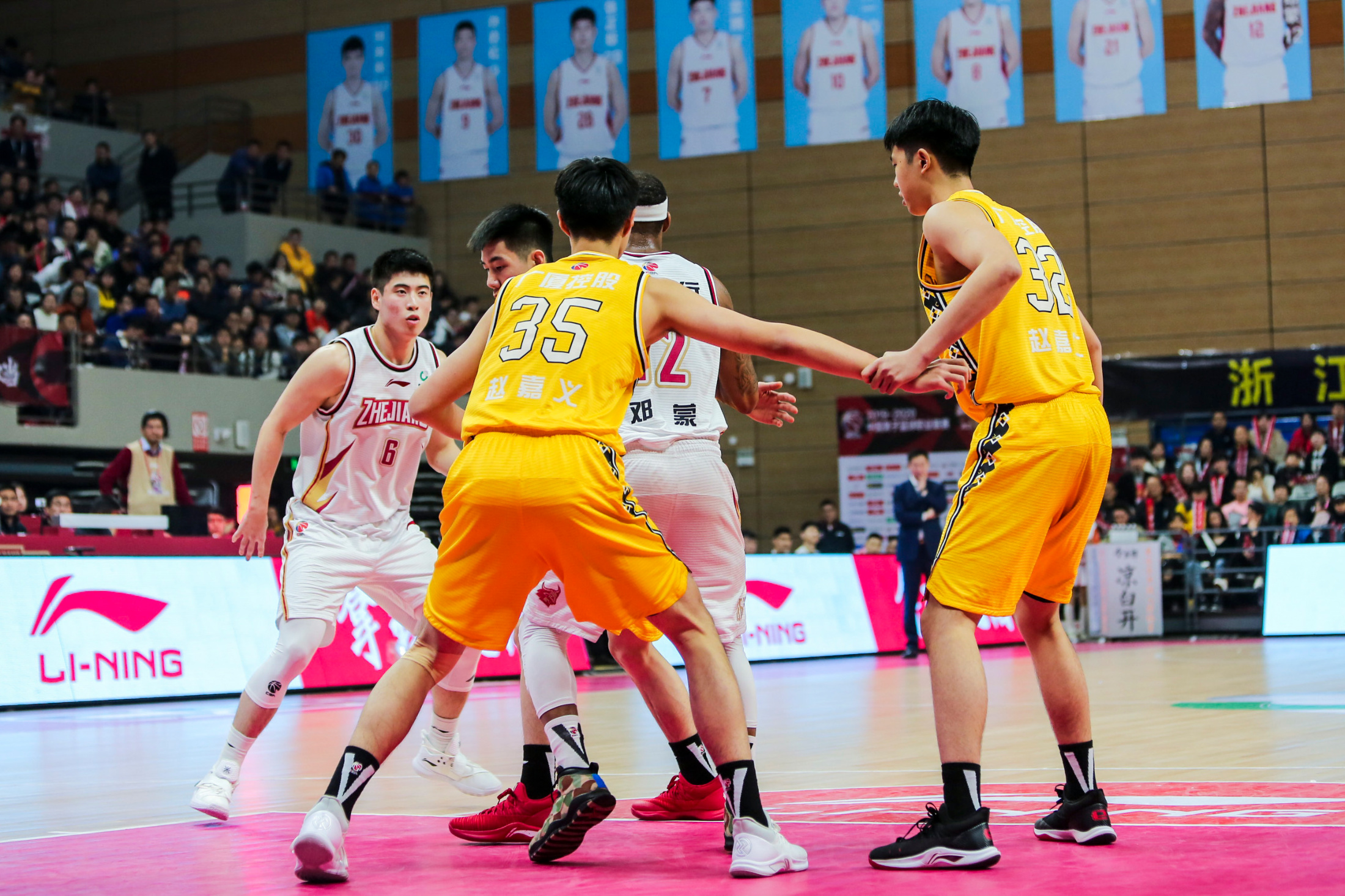 广厦男篮发布备战花絮，加时末段绝杀压哨，足总杯任务艰巨，轮换策略成焦点(广东宏远战广厦胜负发生逆袭)-开云体育官网